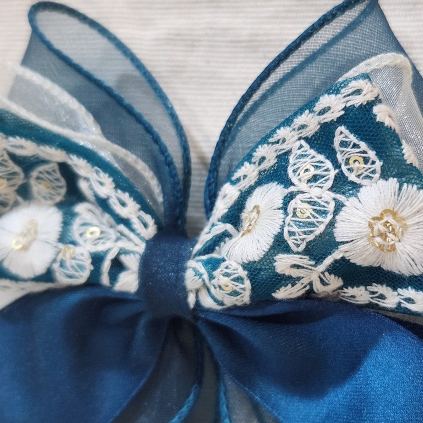 絢白孔雀・刺繡緞帶蝴蝶結髮飾