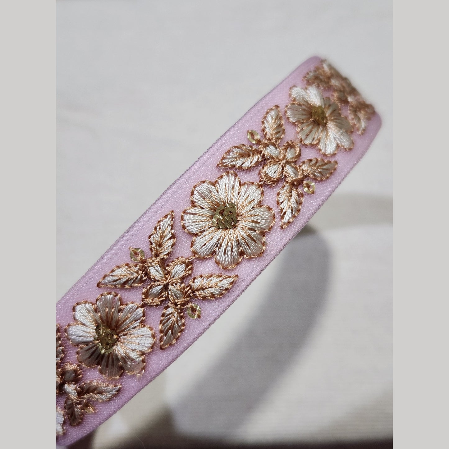 淡彩花漾・粉紅刺繡緞帶髮箍