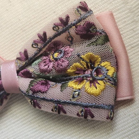 春日花園。刺繡緞帶蝴蝶結髮飾