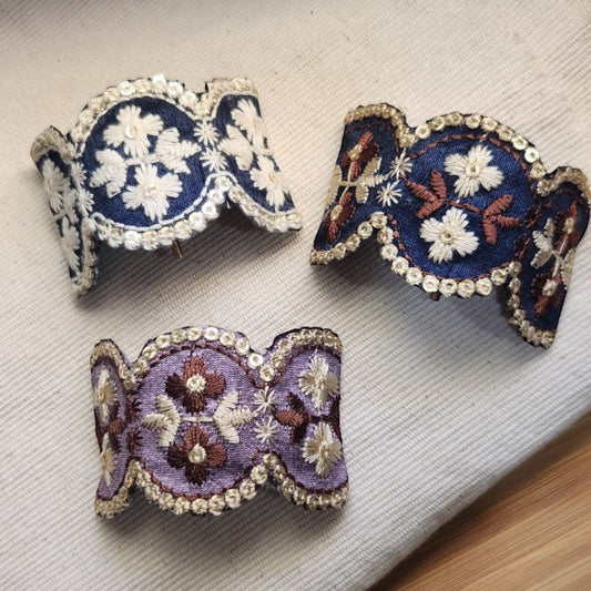 古典花園・刺繡緞帶馬尾勾 (可自行調整彎度)
