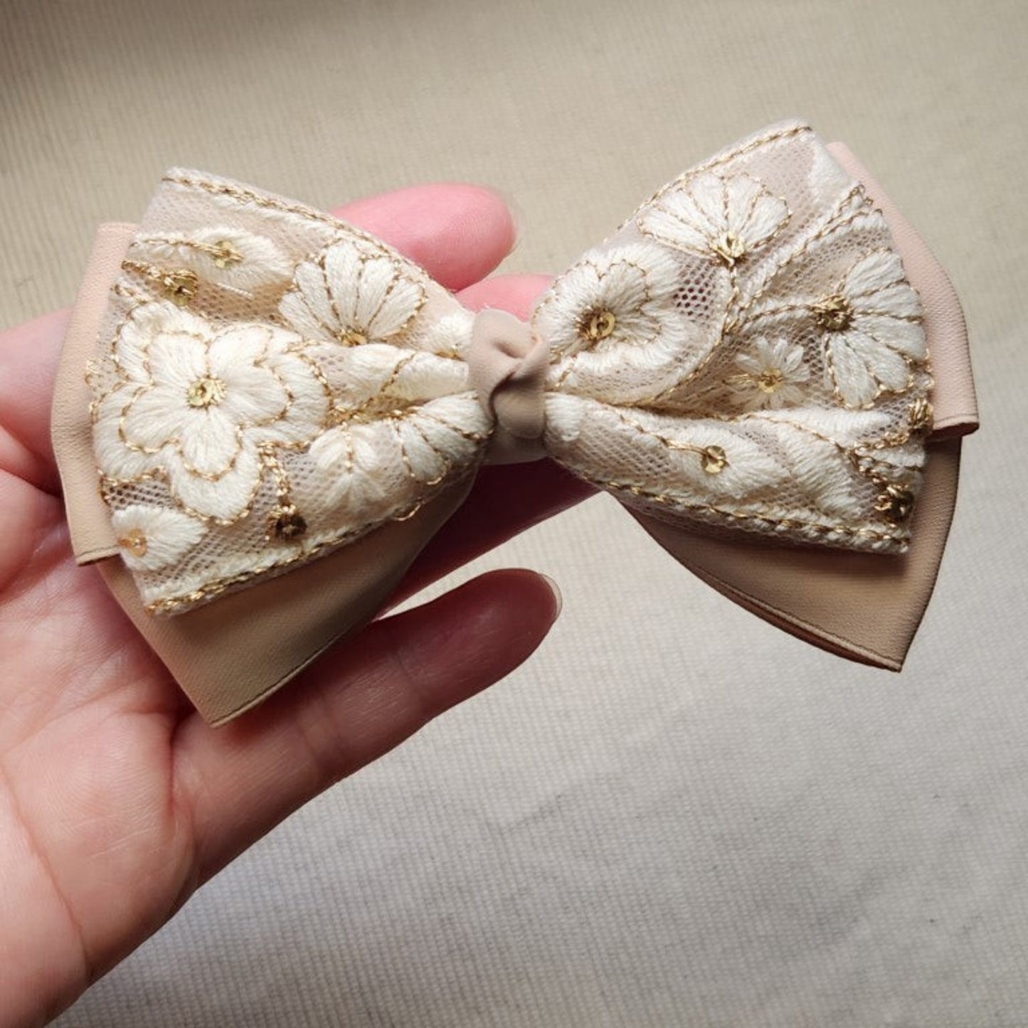 典雅春杏・刺繡緞帶蝴蝶結髮飾