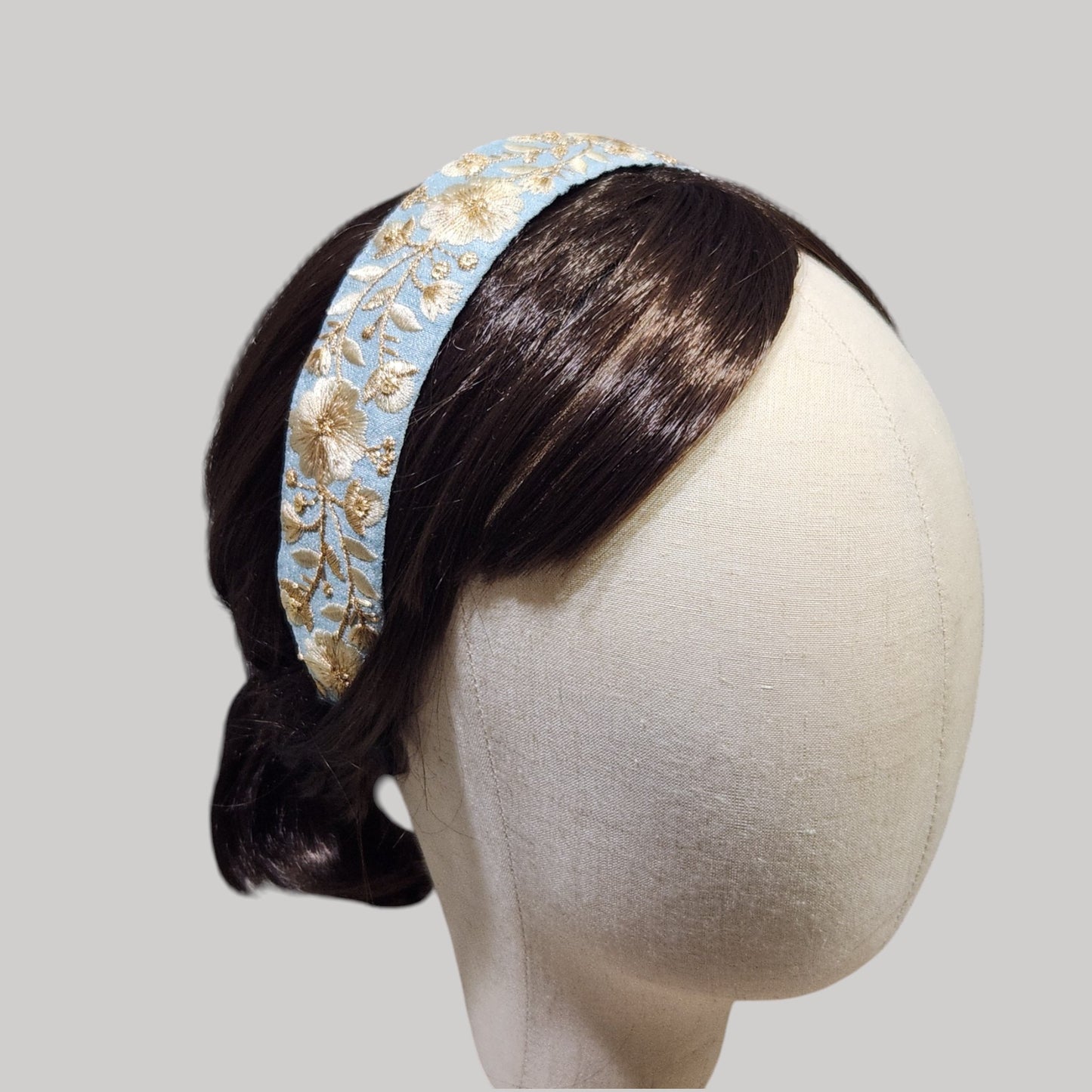 金線花朵・淺藍色刺繡緞帶