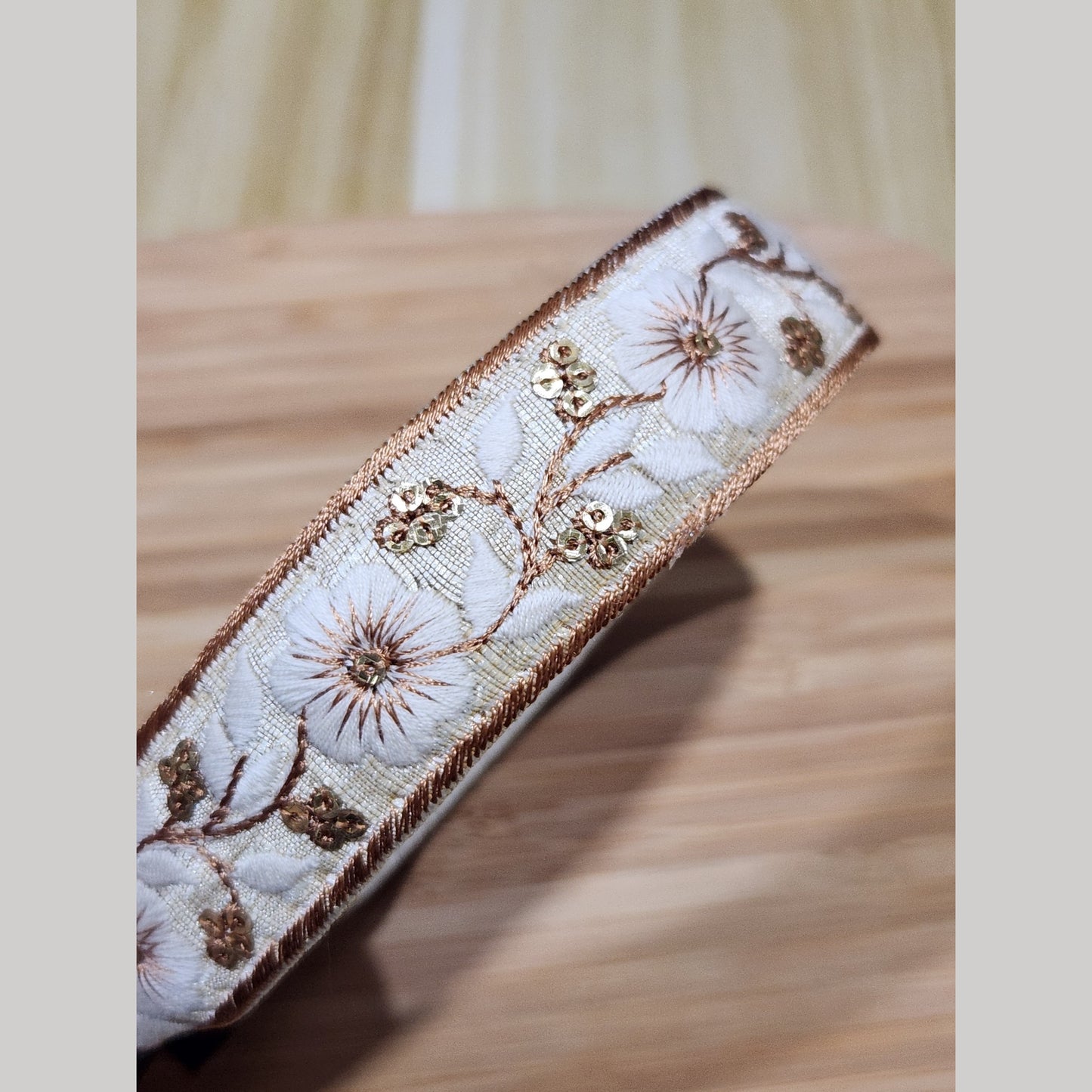 白花銅邊・米金色刺繡緞帶髮箍