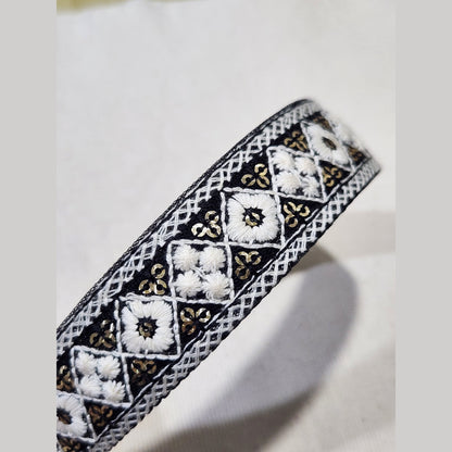 白格花朵・黑色刺繡緞帶髮箍