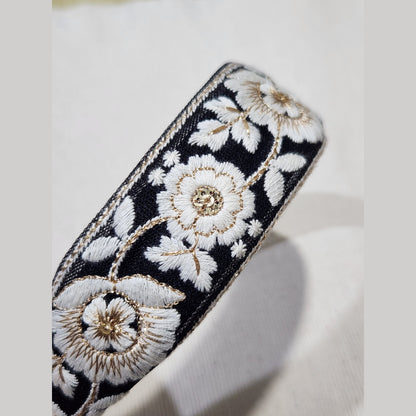 白花鑲金線・黑色刺繡緞帶寬髮箍