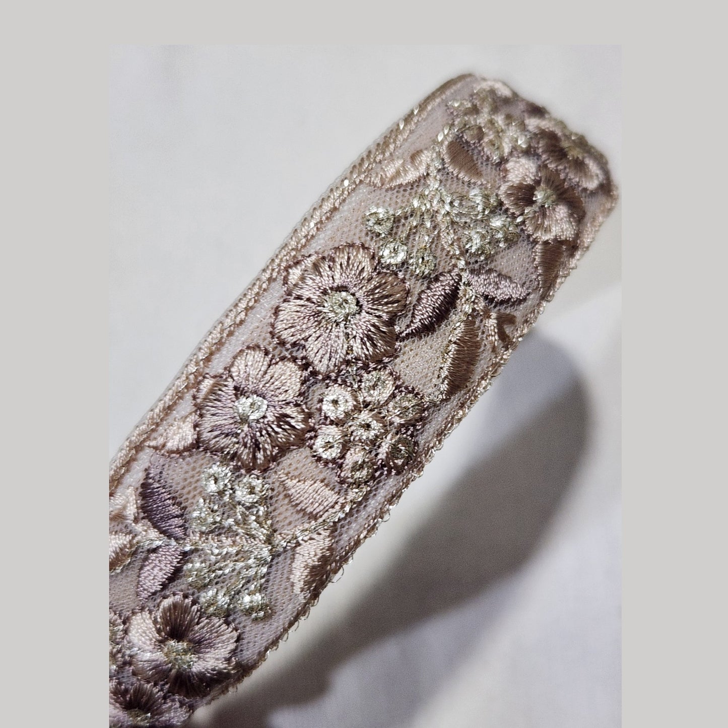 銀蕊花簇・淺褐色刺繡緞帶髮箍