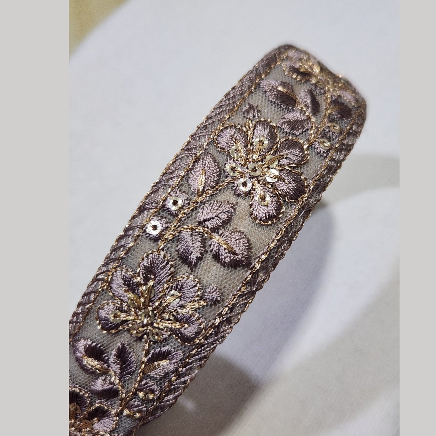 灰棕金線・褐色刺繡緞帶髮箍