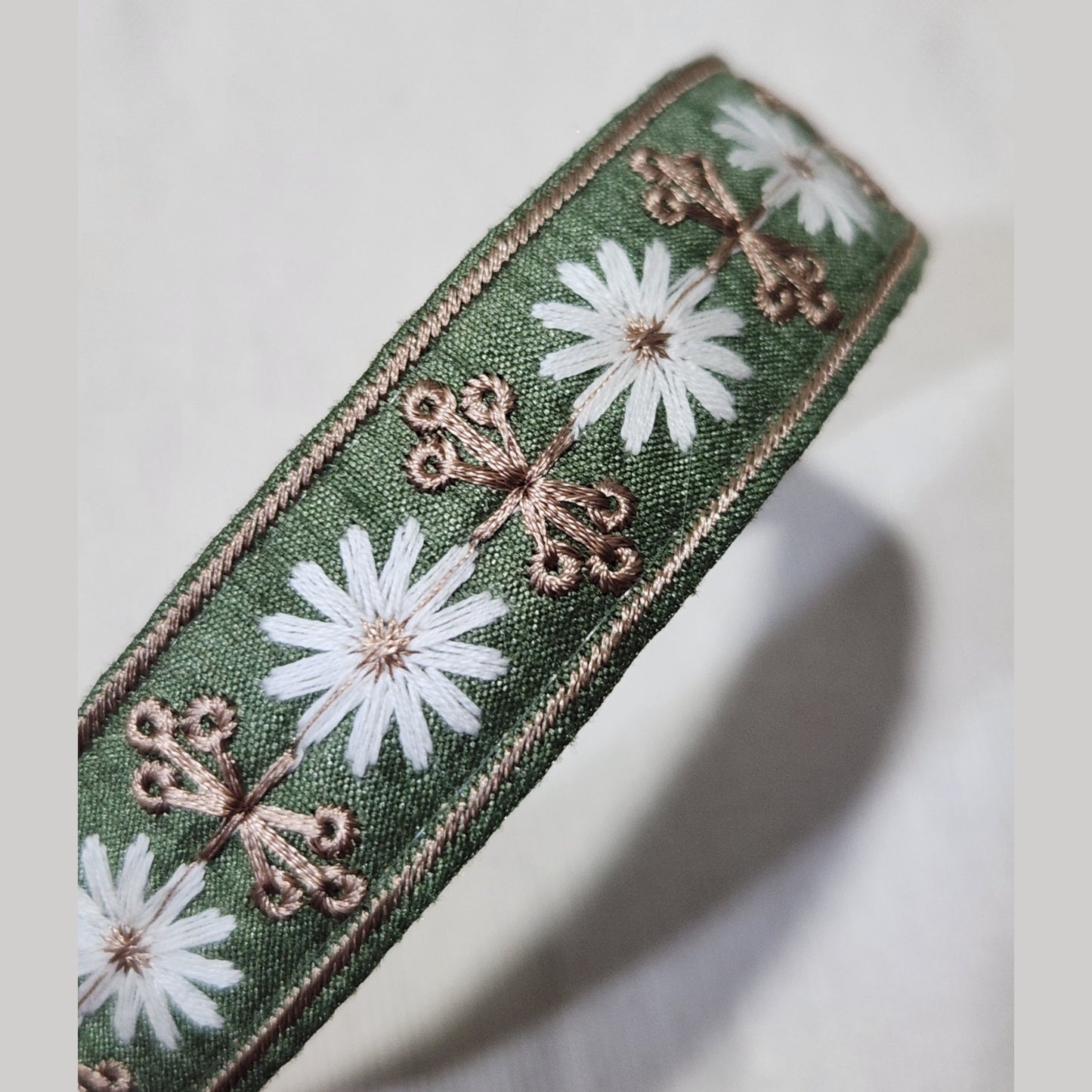 白花・綠色刺繡緞帶髮箍