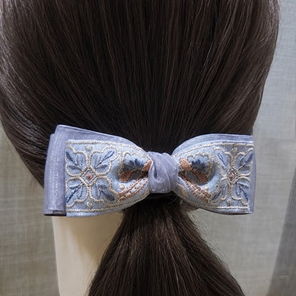 灰銀色刺繡緞帶蝴蝶結