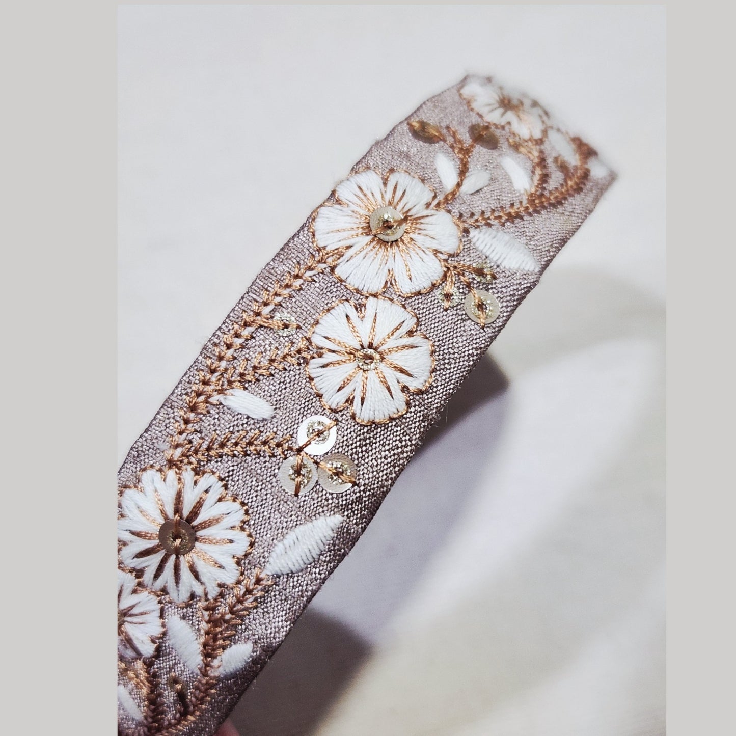 白花藤蔓・粉褐刺繡緞帶髮箍