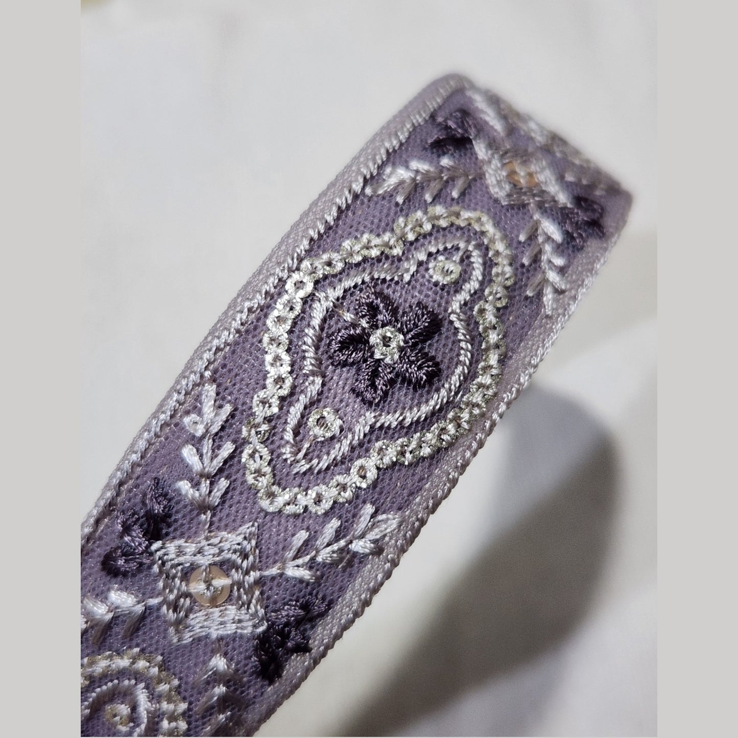 綺紋花飾・紫藕色刺繡緞帶髮箍