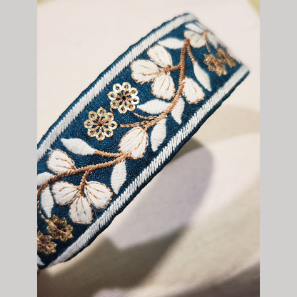白葉白邊・孔雀藍刺繡緞帶髮箍